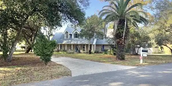 805 Harbor Lane