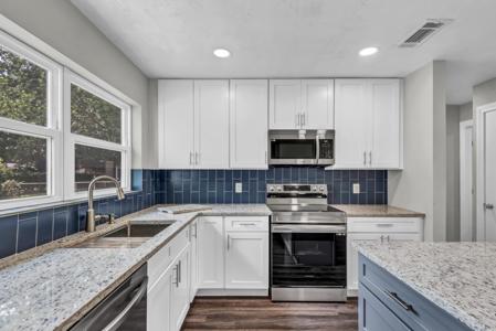 440 AVON Lane