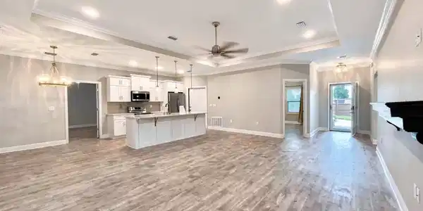 Image 4: 30-interior_living_room_1
