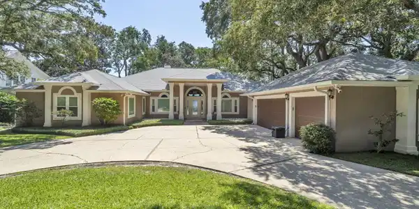 809 E Miracle Strip Parkway