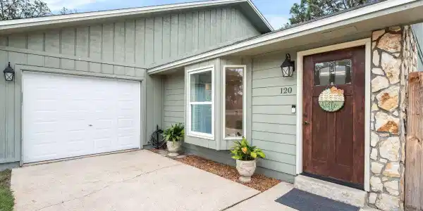32 7th Avenue
