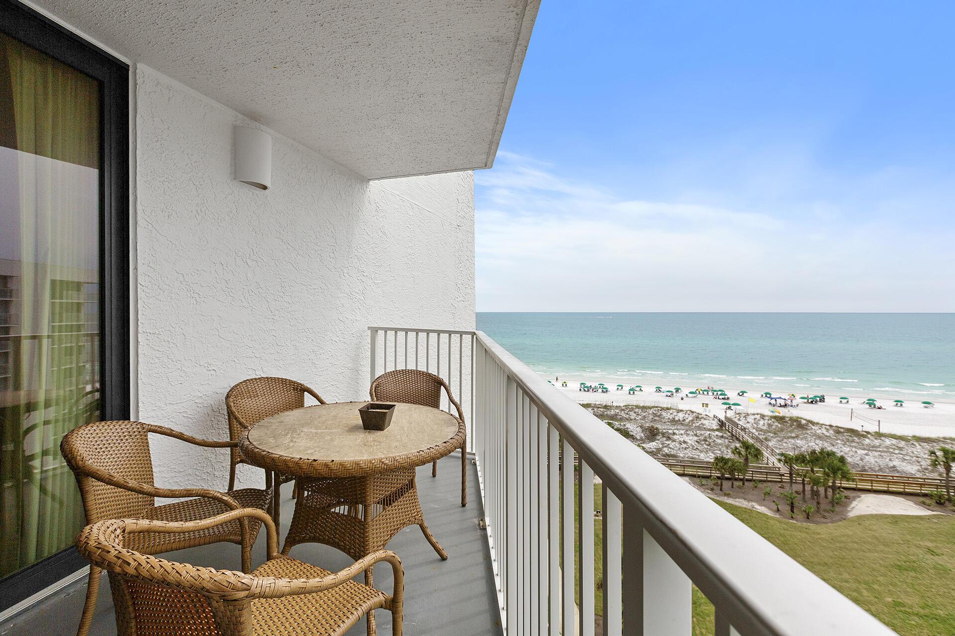 Image 2: 23-Mainsail-178-Balcony