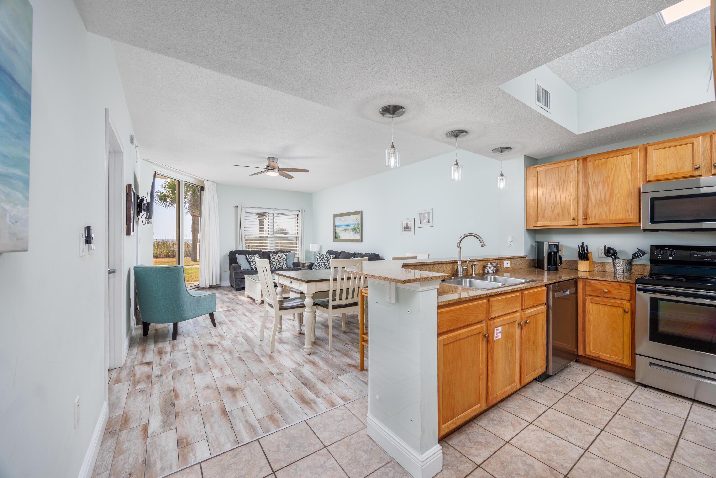 Image 3: Waters Edge 104-1