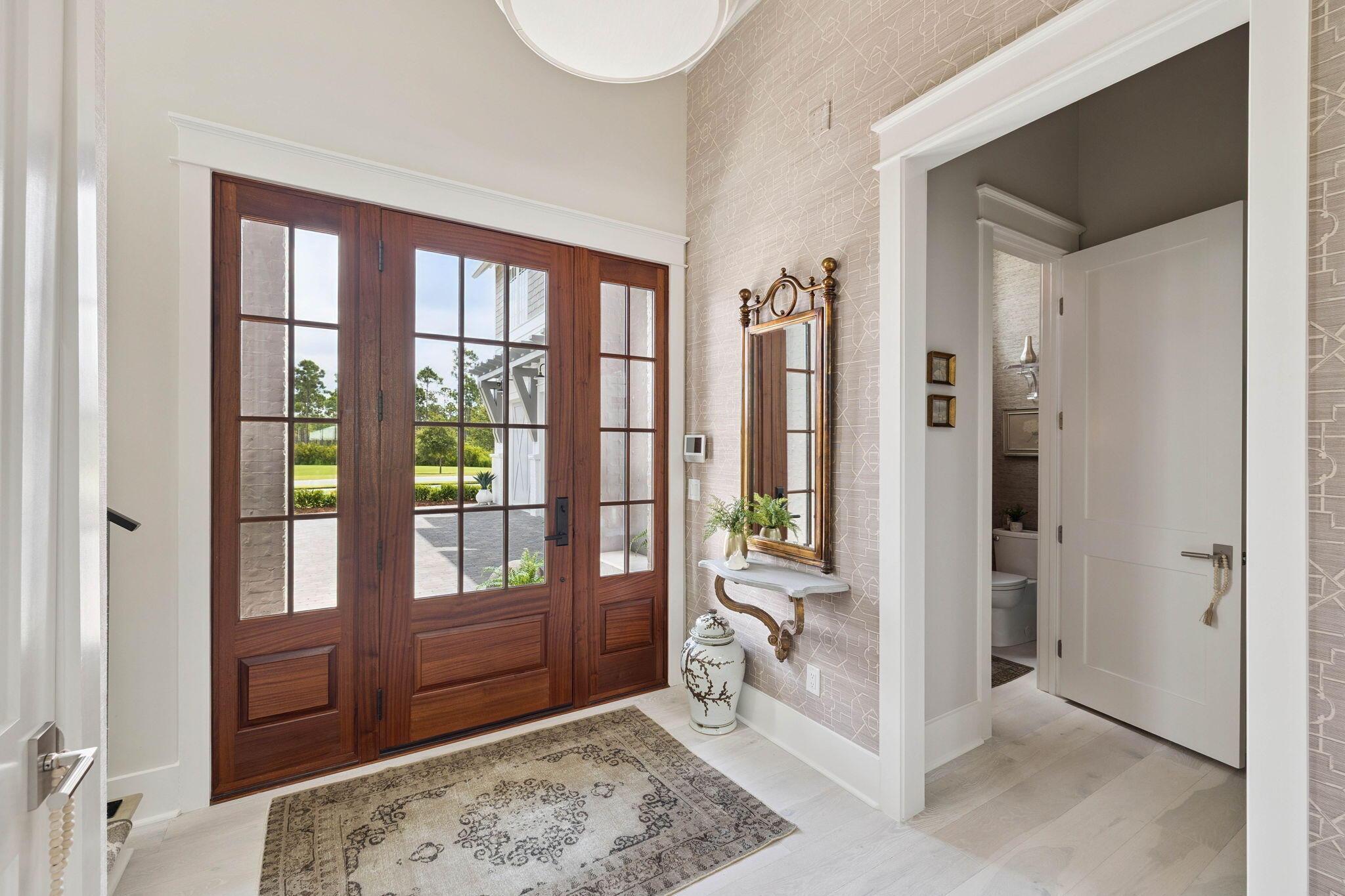 Image 3: Foyer