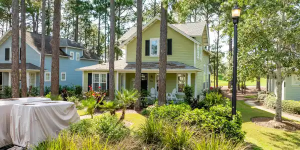 1290 Laurel Way