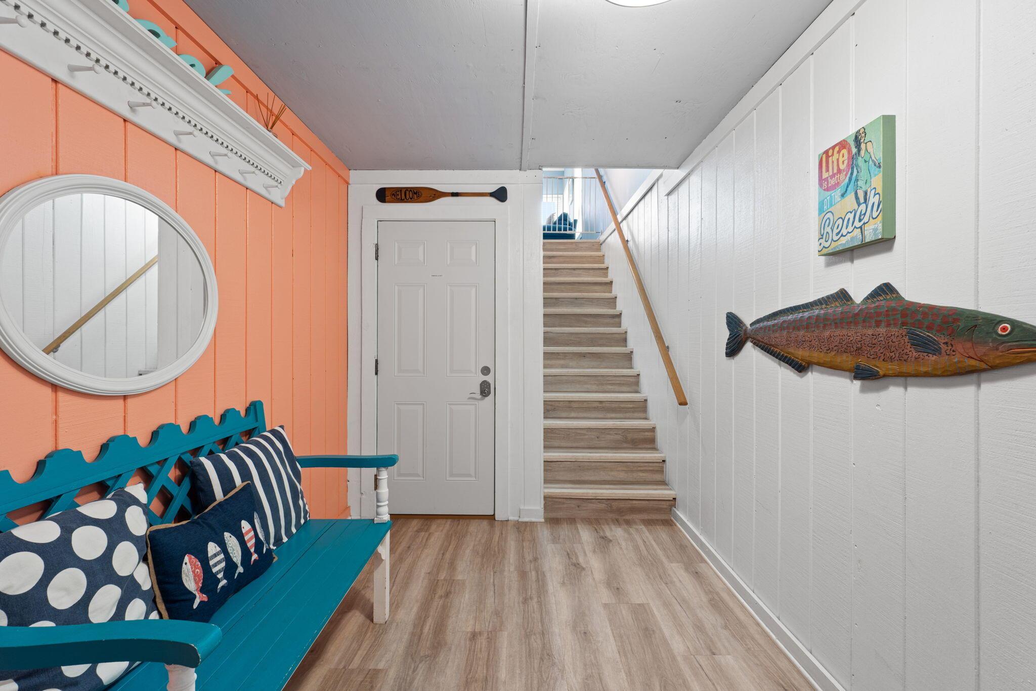 Image 4: Entry Way leading to upstairs