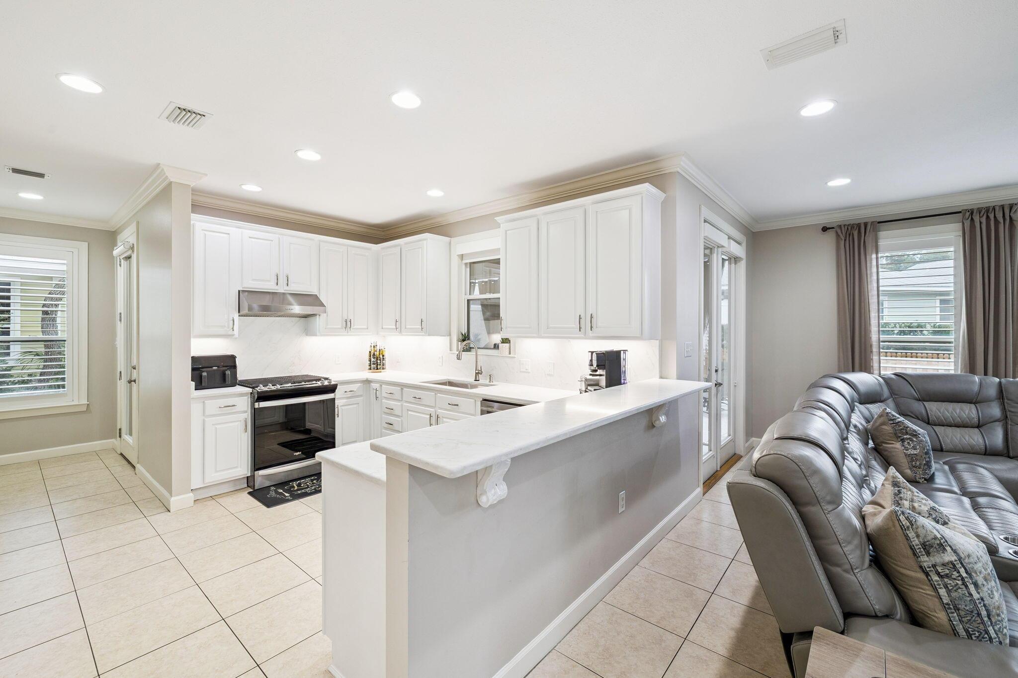 Image 4: Array_2031PineIslandCir-36