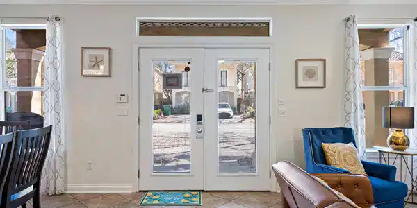 Image 4: Entryway