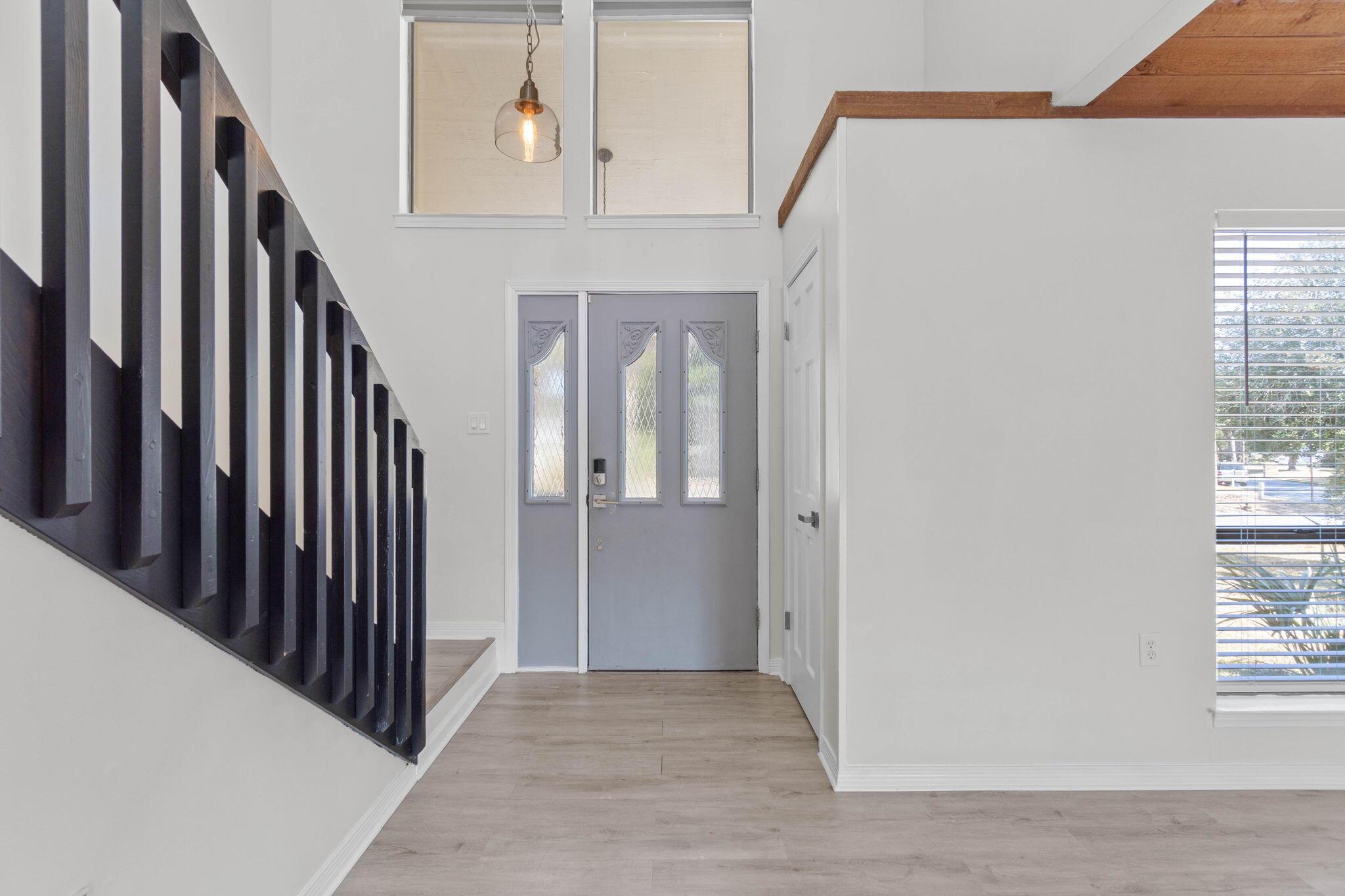 Image 2: Entryway