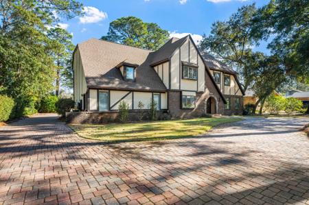 1009 E Troon Drive