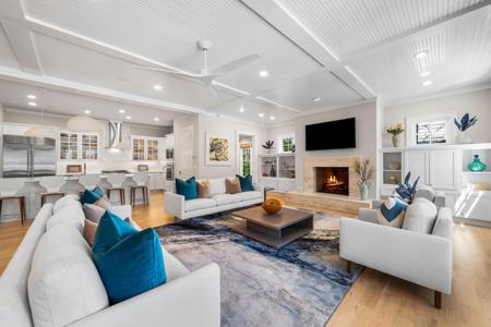23 S Founders Lane