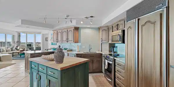 Image 3: Kitchen