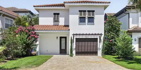 233 Calusa Boulevard