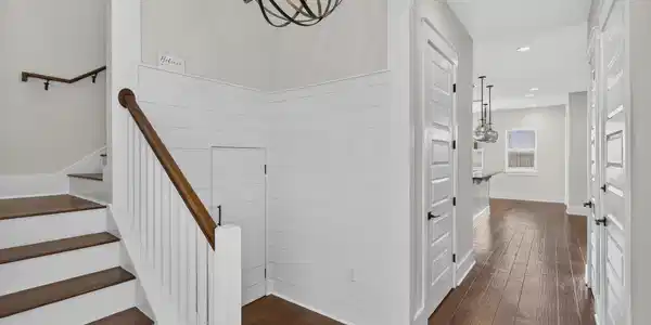 Image 2: 2