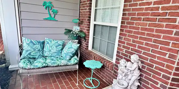 Image 3: DIAMOND COVE FRONT PORCH