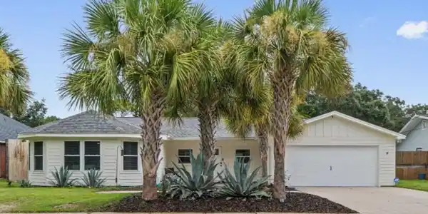 805 N Lakeside Drive