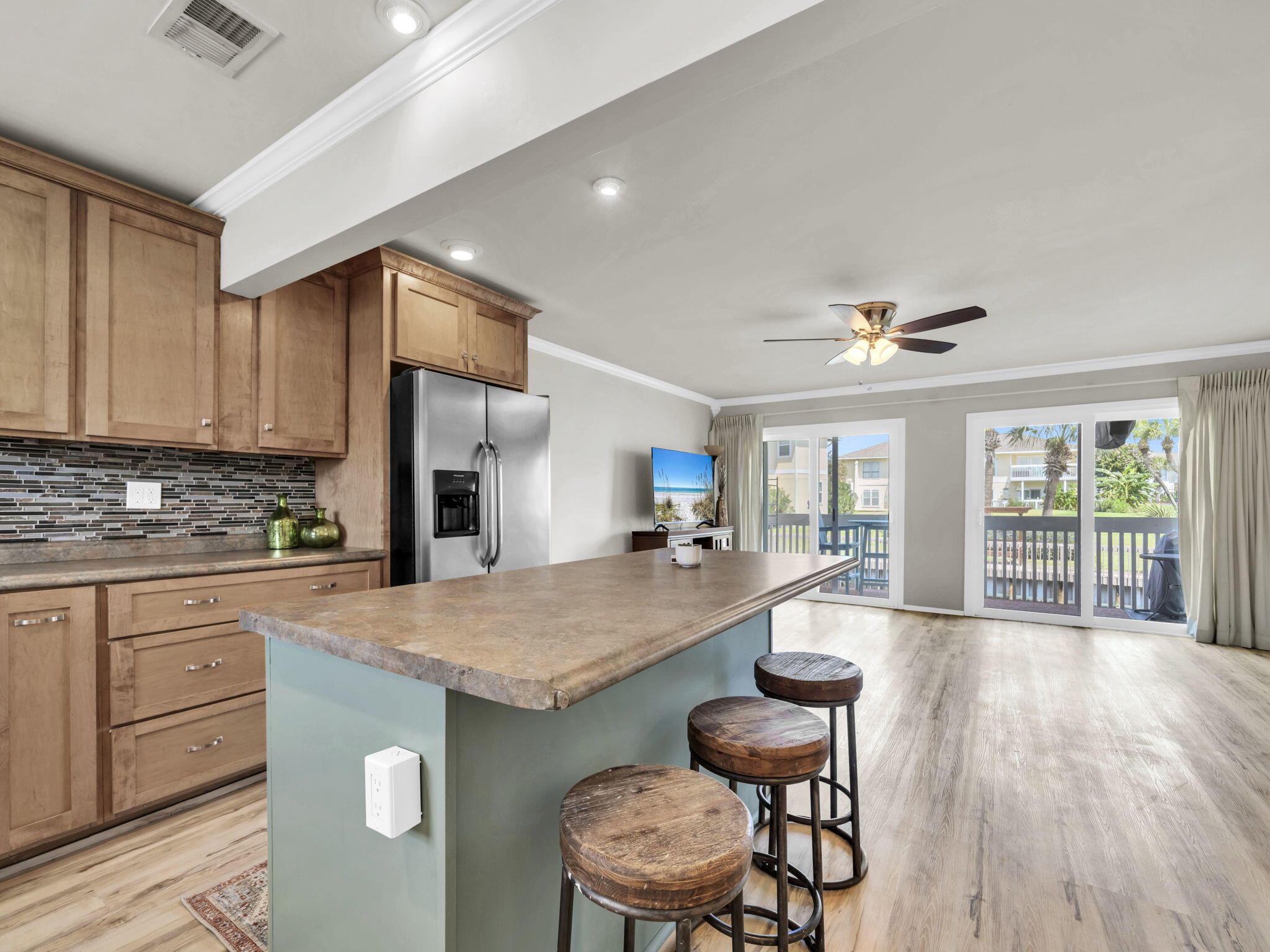 Image 1: Living room/kitchen