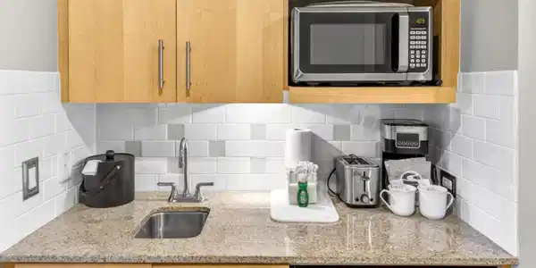 Image 3: Kitchenette