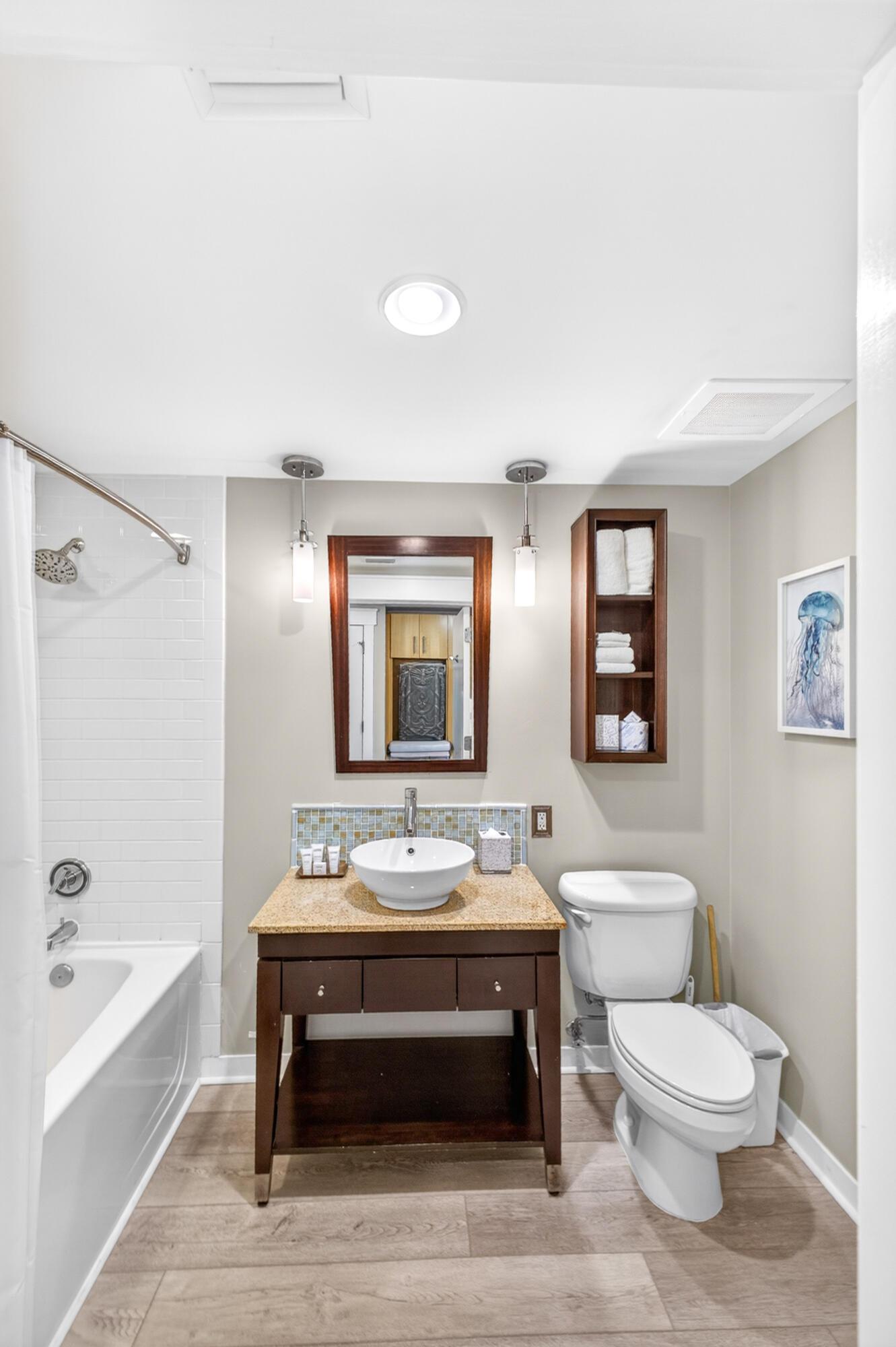 Image 4: Bathroom