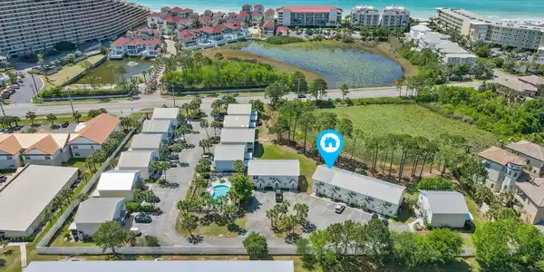 Image 2: Walking distance to Emerald Green Waters