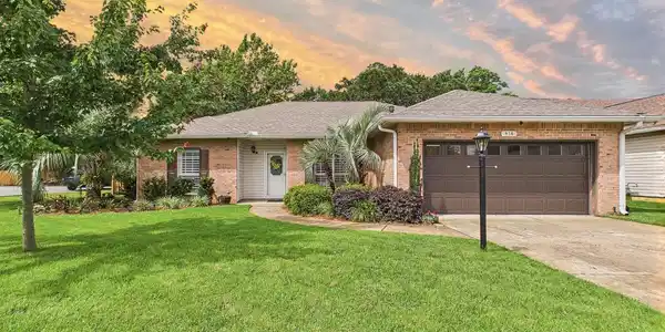 416 Parkwood Place