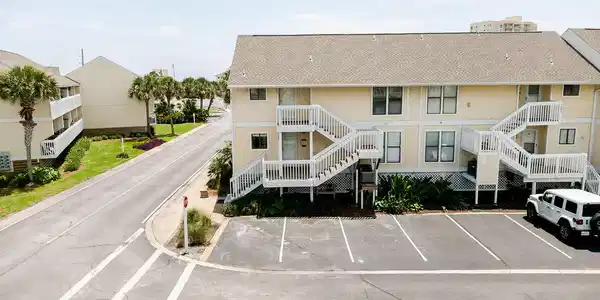 Image 2: 6-1MariaDRONE-18