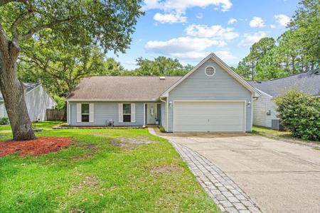1055 Emerald Lane