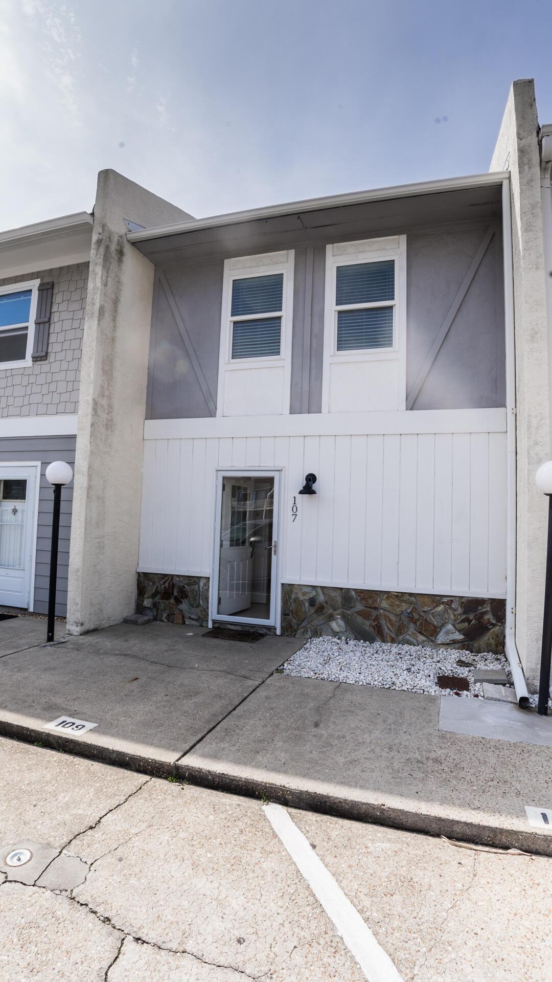 Image 2: Beach townhome
