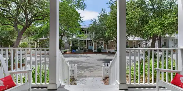 Image 3: 009_44 N Ryan St-53