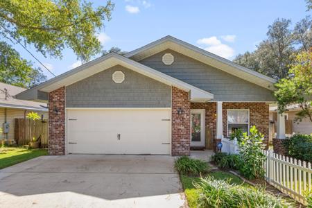 808 Pine Alley