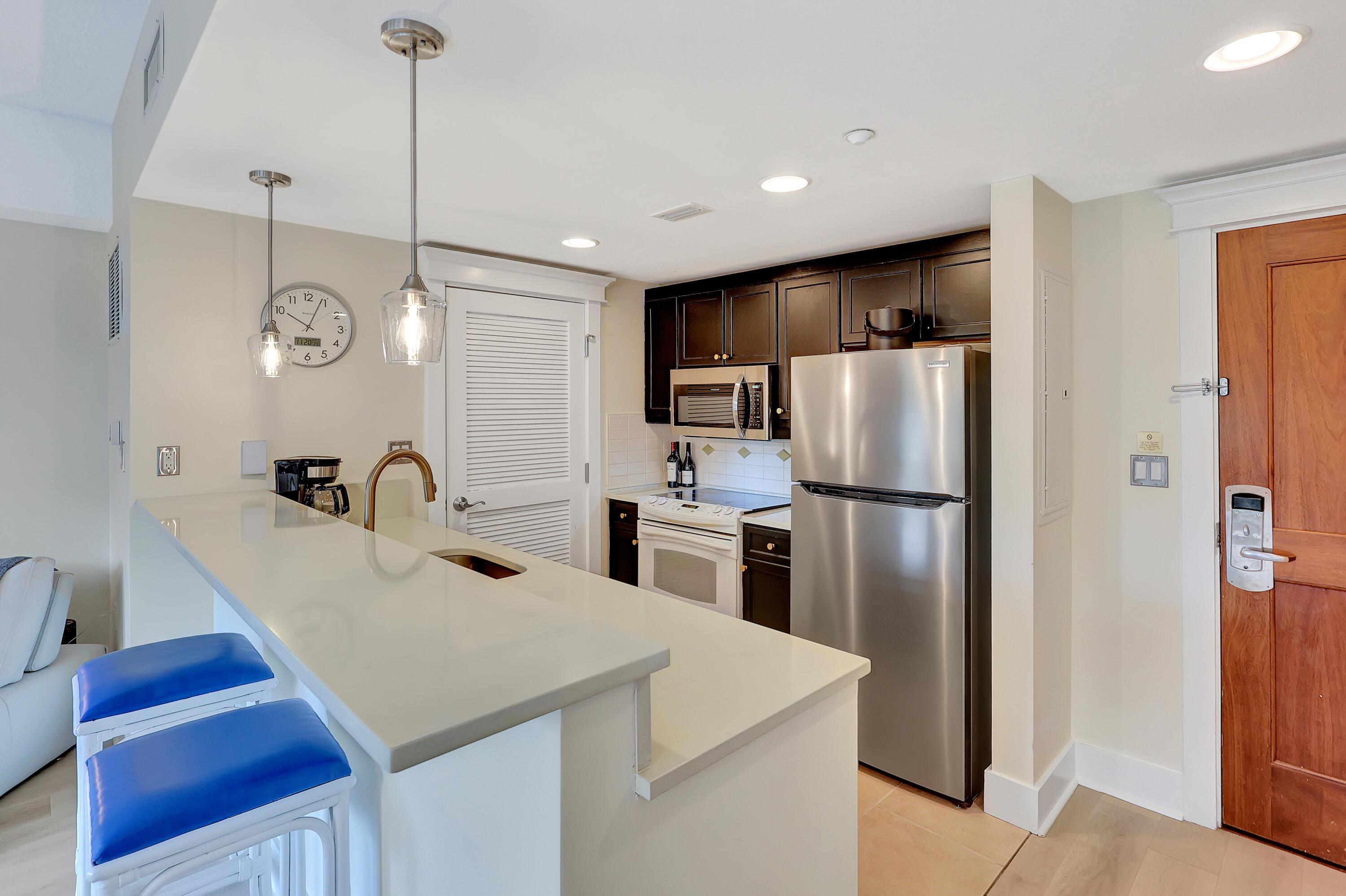 Image 4: Kitchen