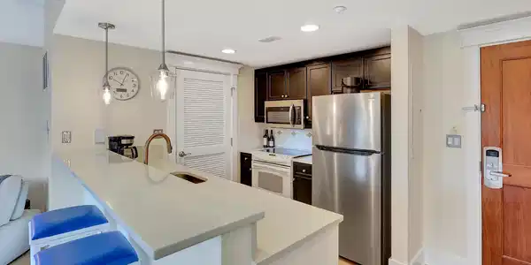 Image 4: Kitchen