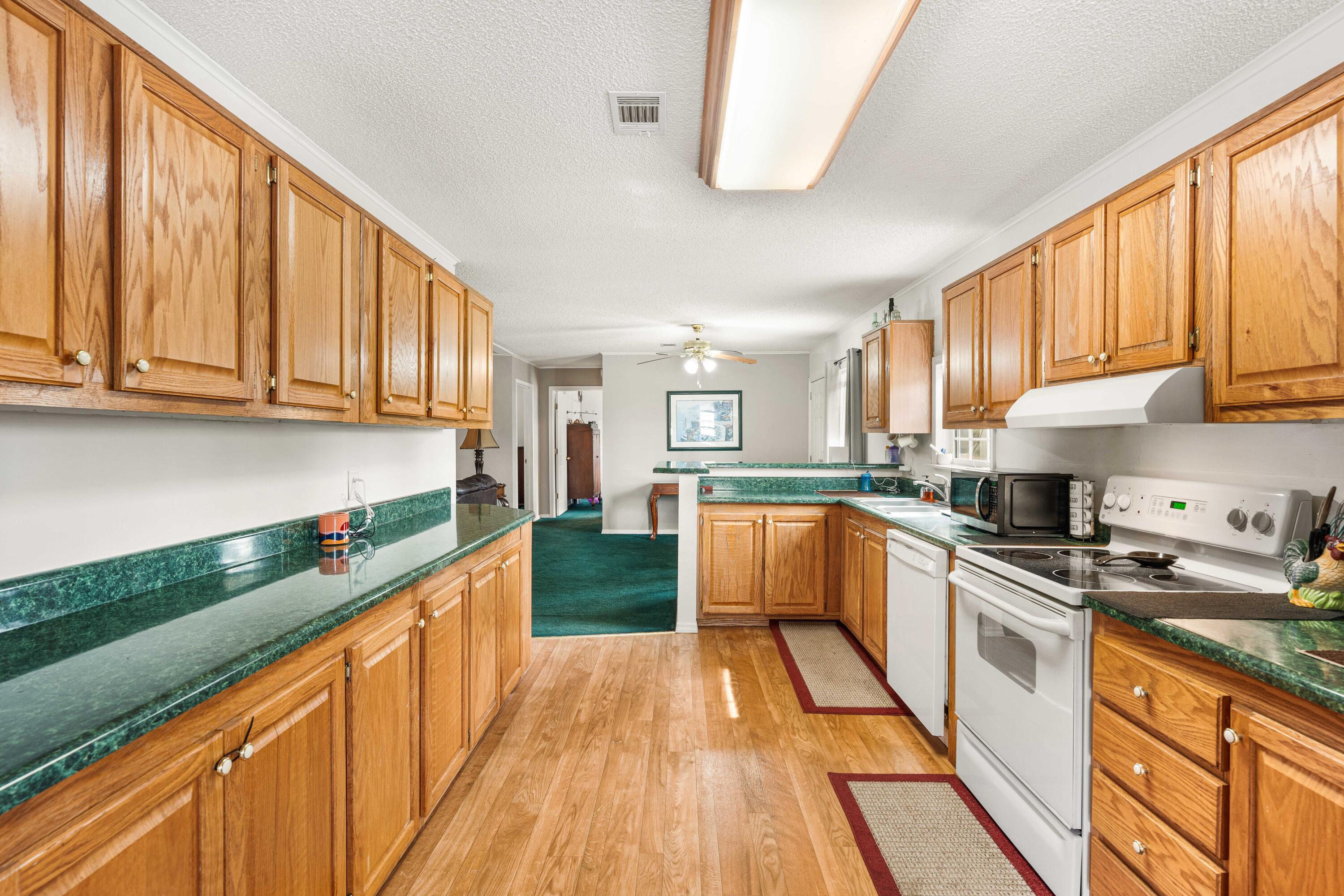 Image 4: 60 Magnolia-7