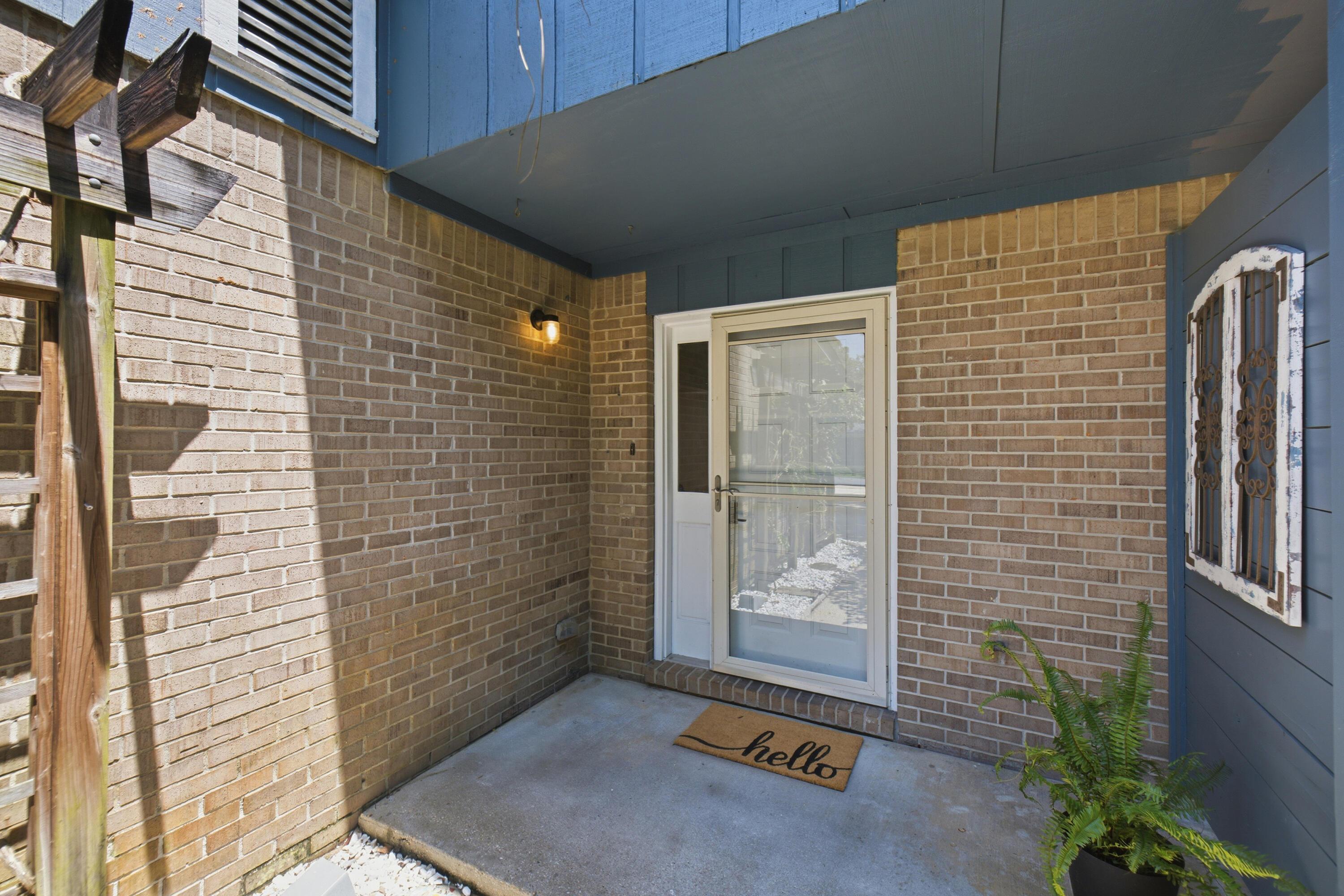 Image 4: 1821ValparaisoBlvd-Niceville-FL-026