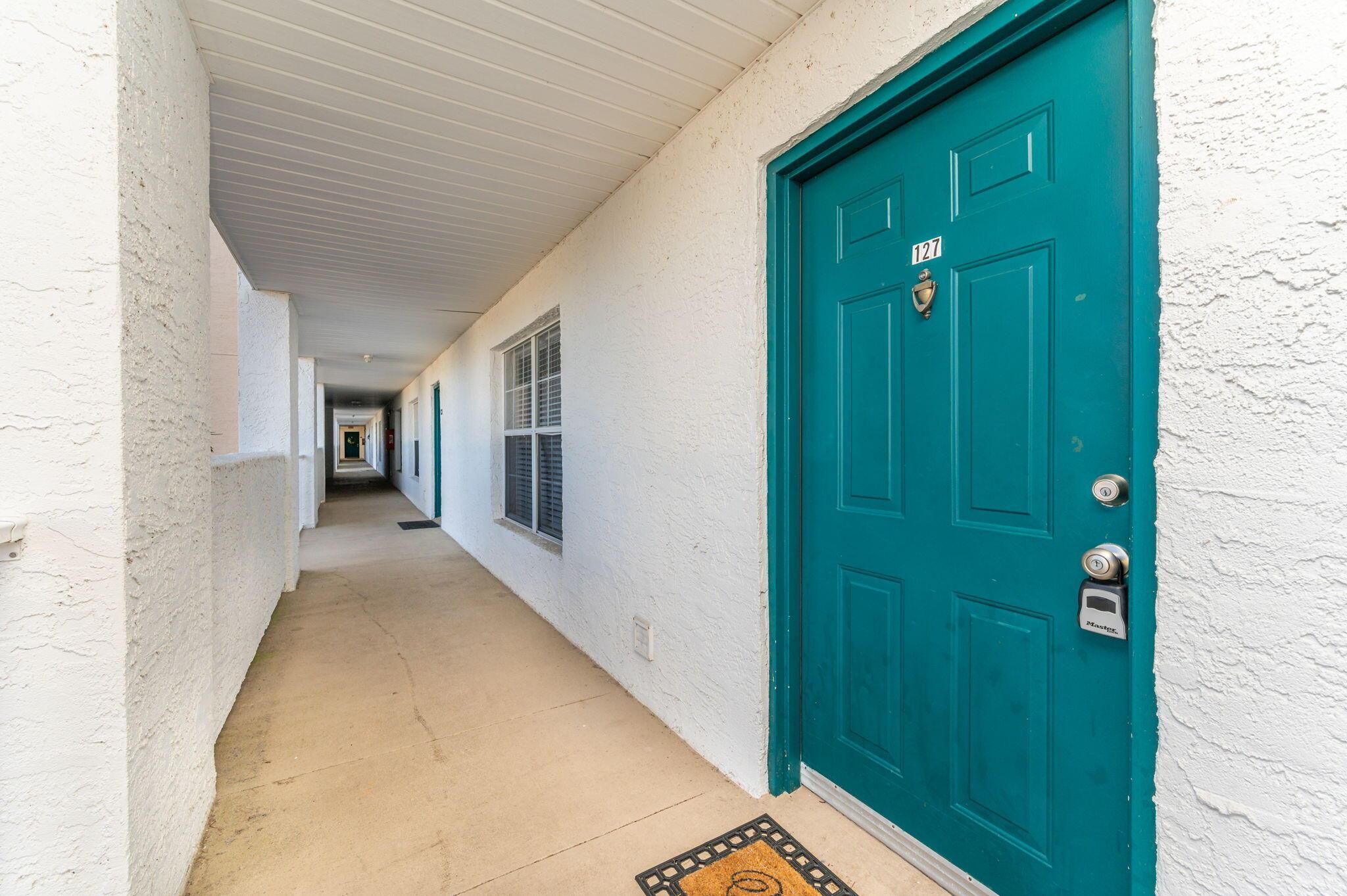 Image 4: 4-web-or-mls-4276-calinda-ln-127