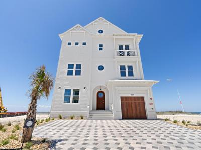 5939 Gulf Drive