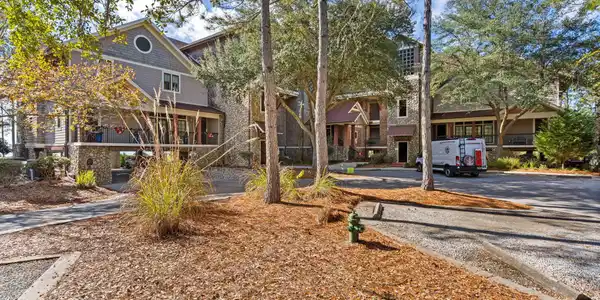 Image 2: 1-web-or-mls-0001