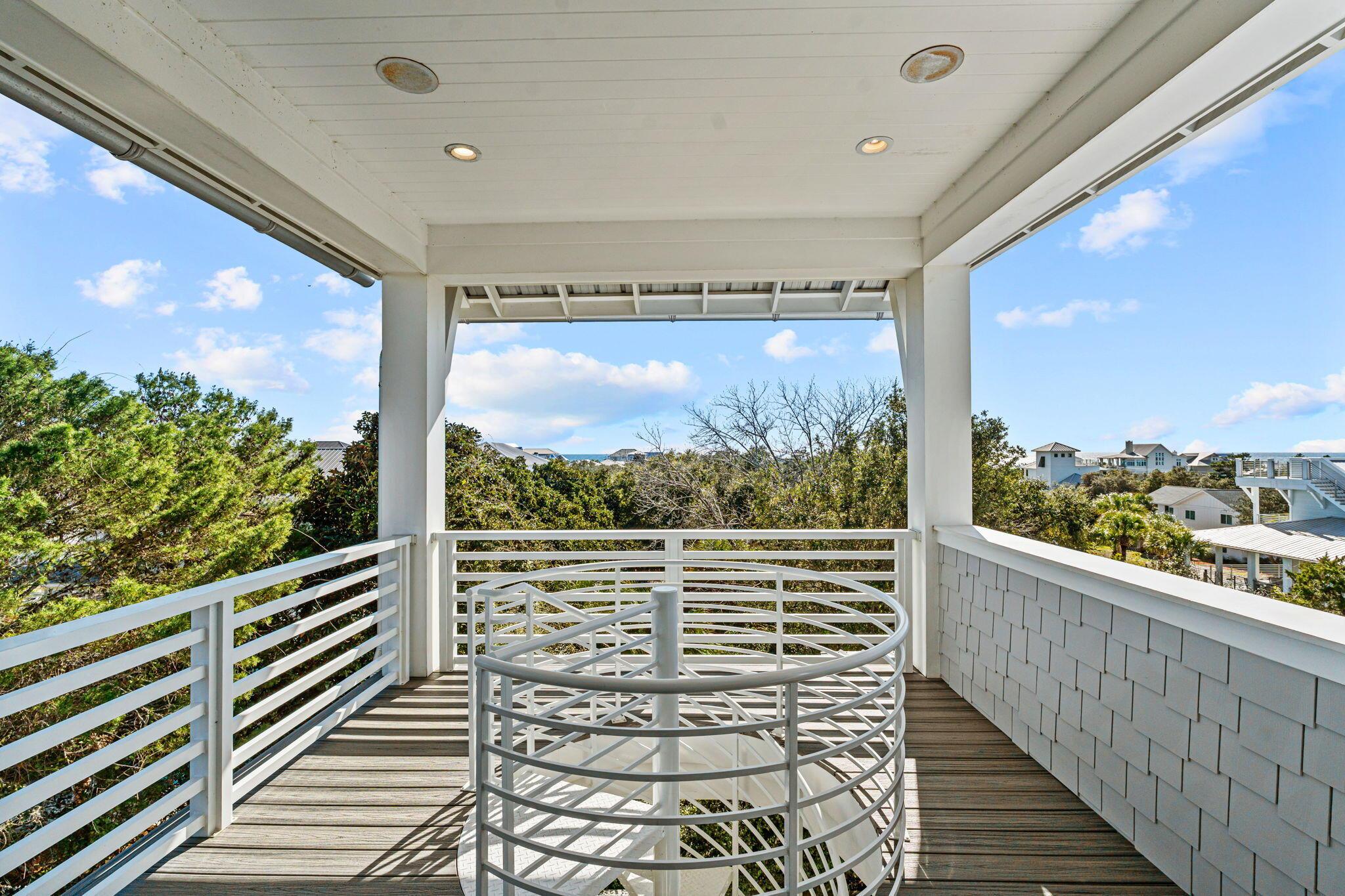 Image 3: Gulf View Lookout