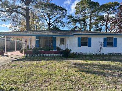 233 SW Deluna Road
