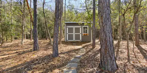 Image 4: Yard Shed