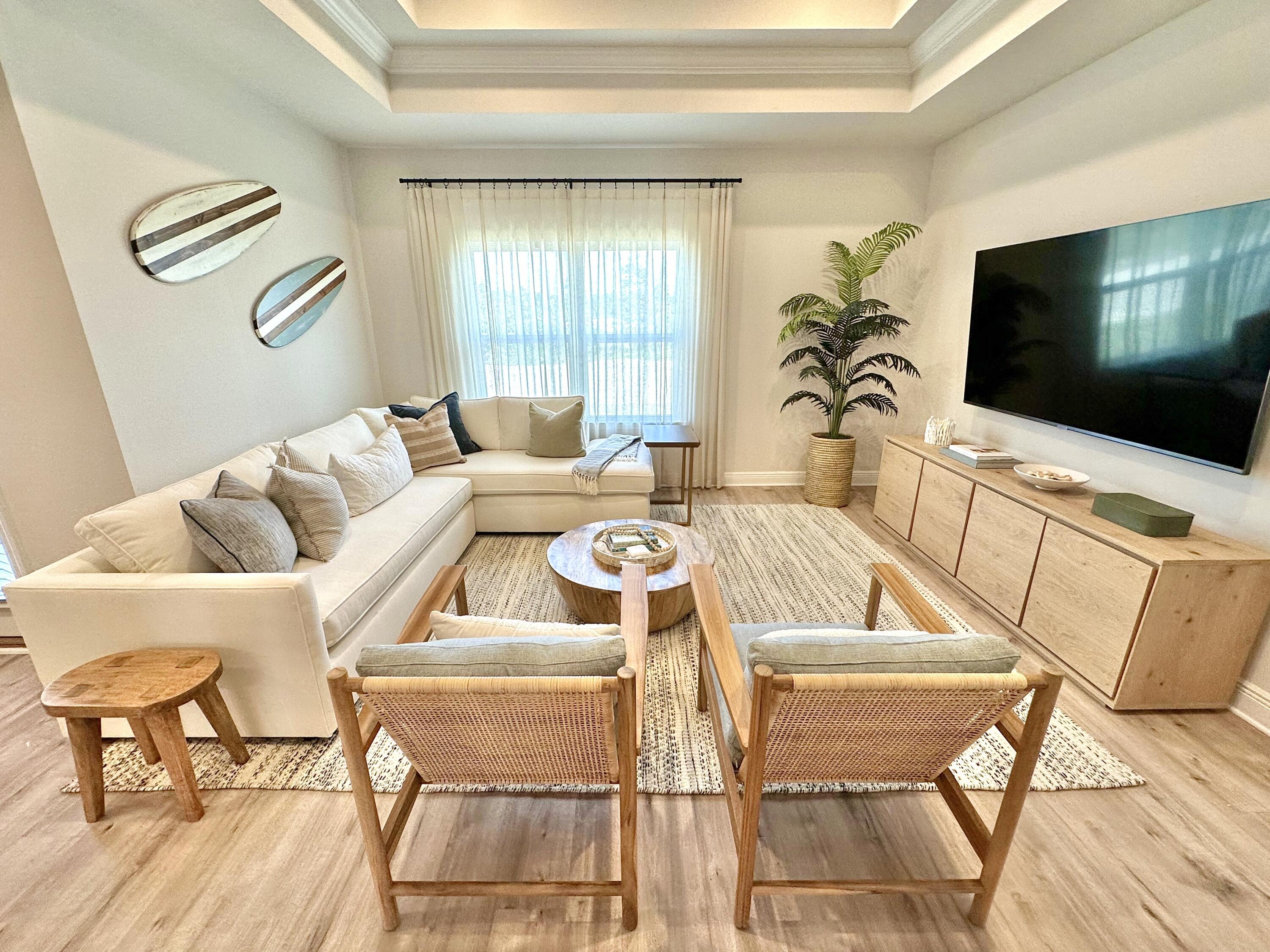 Image 4: Professional decor throughout