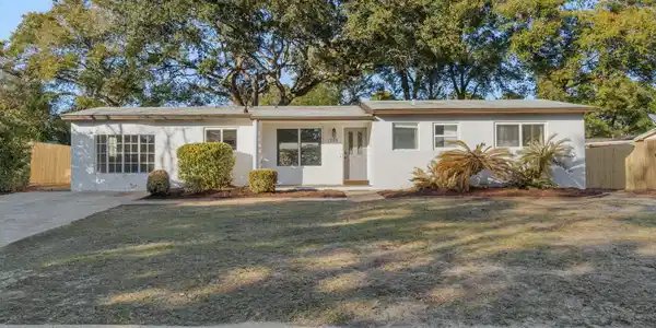 220 Argyle Court
