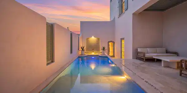 Image 2: Pool & Spa