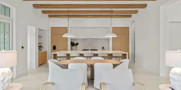 Image 4: Dining Area & Kitchen