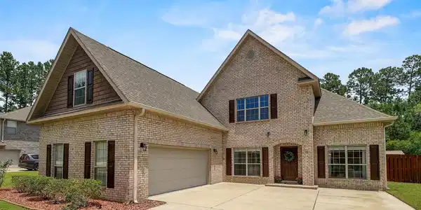 Image 3: 49 Harmony Way Front