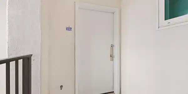 Image 2: Come on into Unit 206