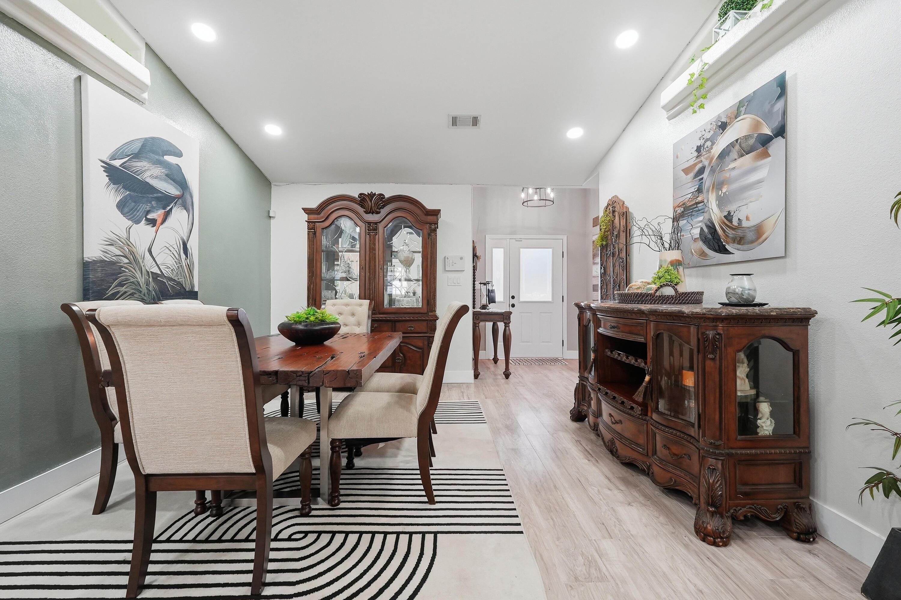 Image 4: Dining Area