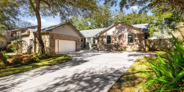 125 E Bermuda Circle