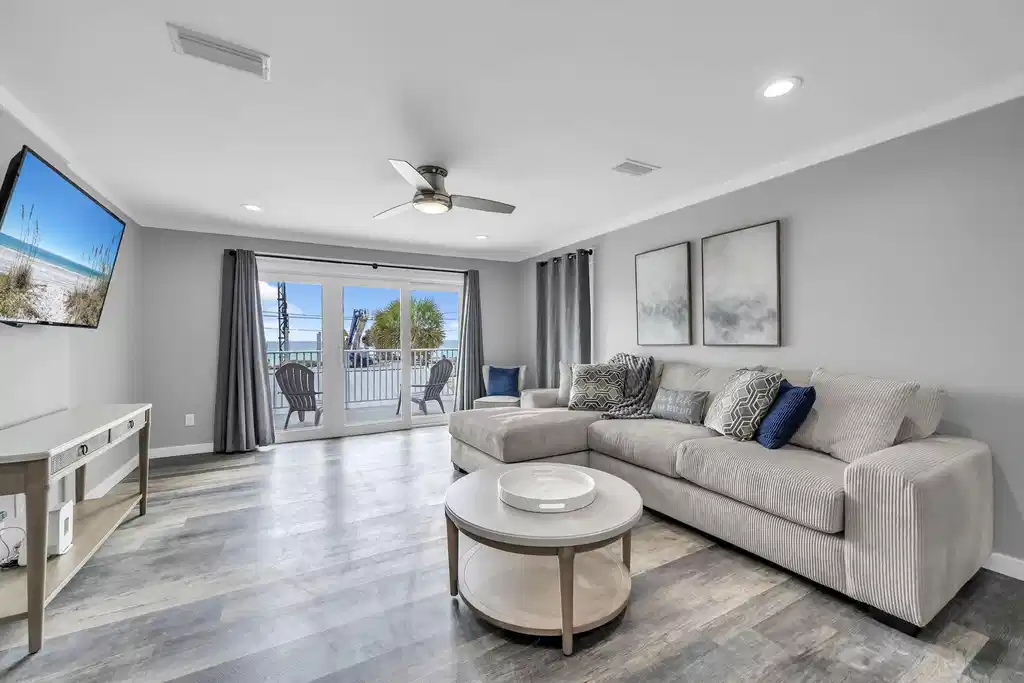 Image 1: Living Area