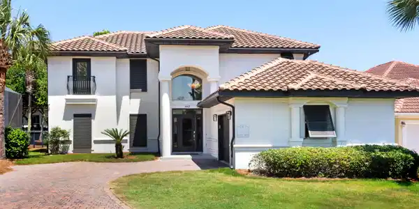 4621 Paradise Isle